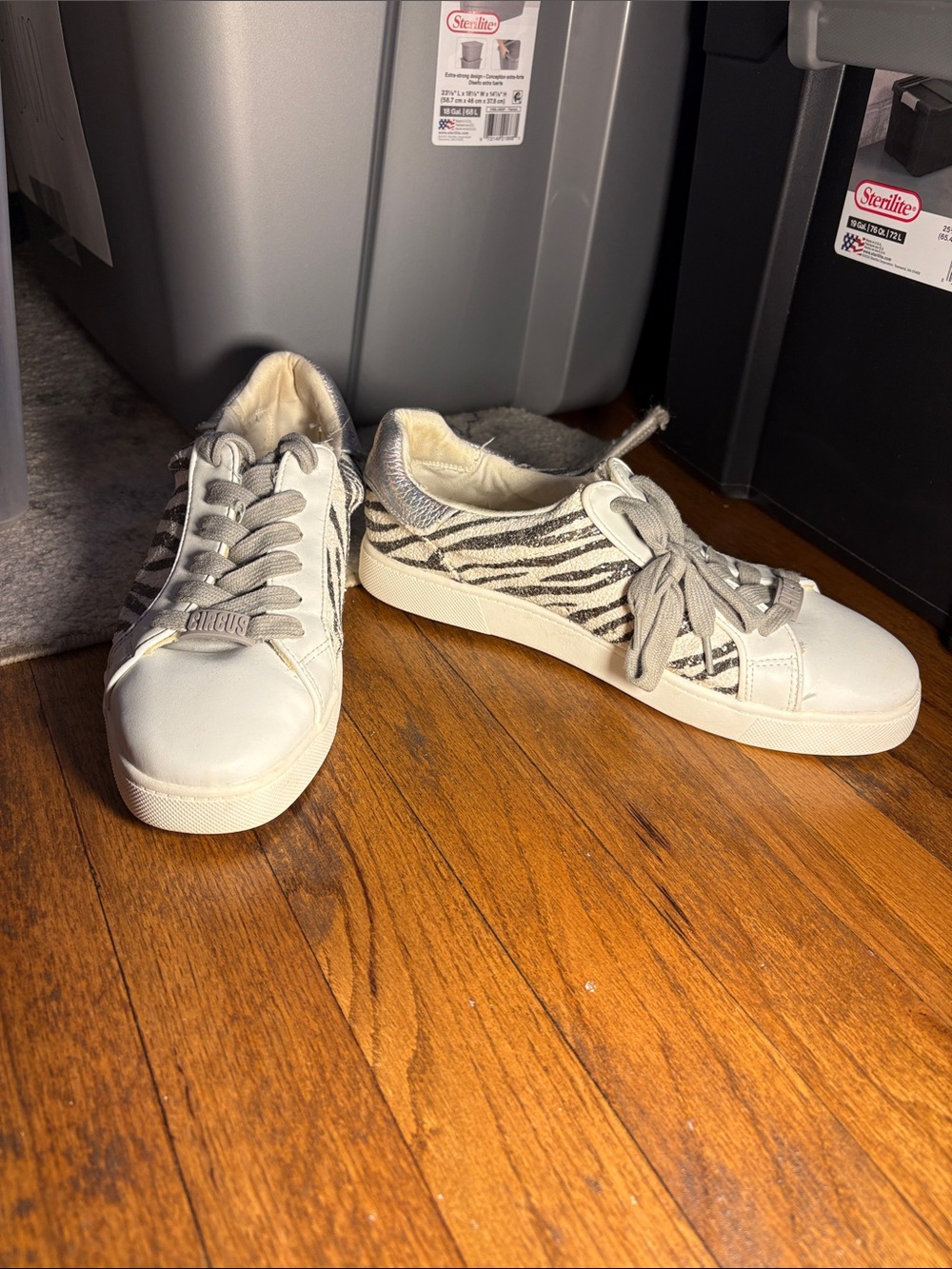 Sam Edelman White and Gray Zebra-Print Low-Top Sneakers